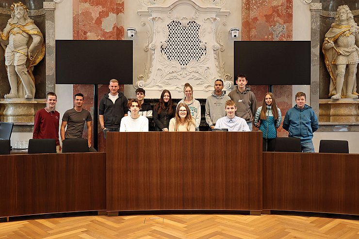 Auch 13 Lehrlinge aus dem Landesdienst waren bei der Formatspremiere dabei.