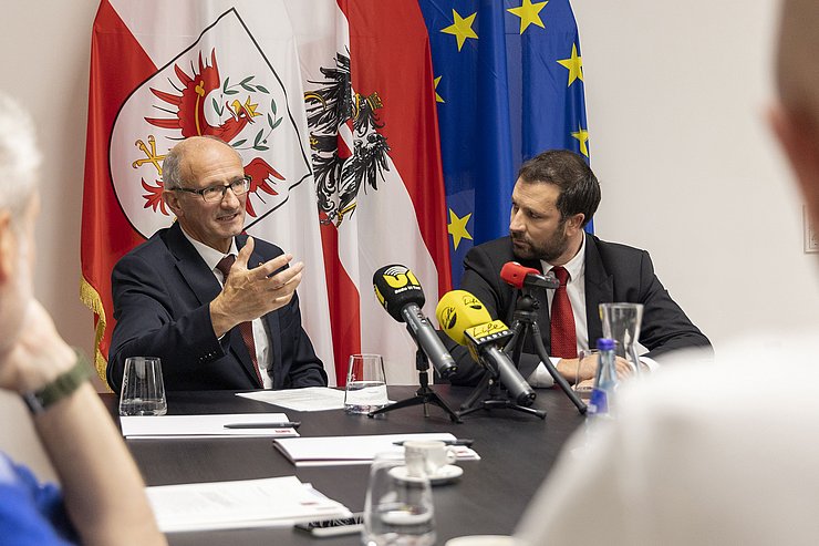 © Land Tirol/Die Fotografen Medientermin mit LH Anton Mattle und LHStv Georg Dornauer