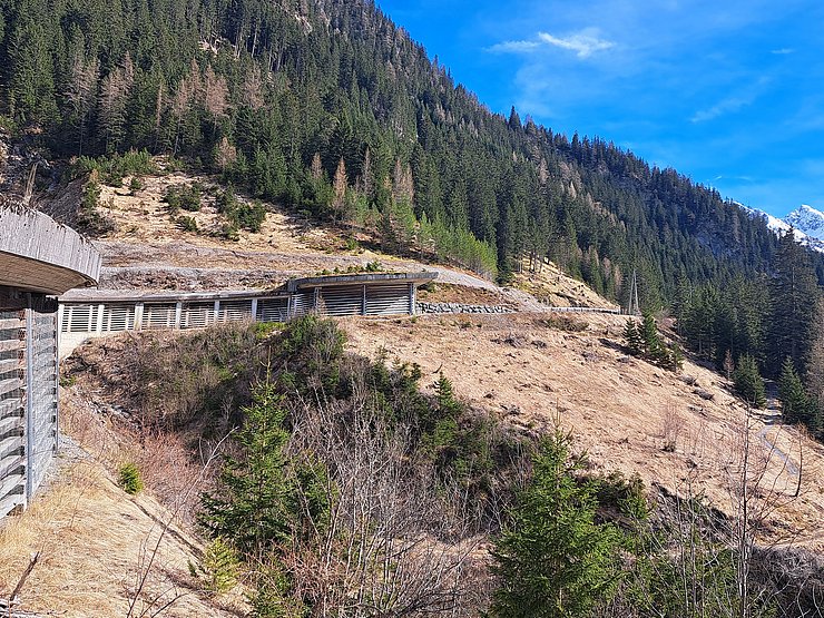 © Land Tirol/BBA Reutte Foto der Hahnlestalgalerie, Blick taleinwärts Richtung Kaisers