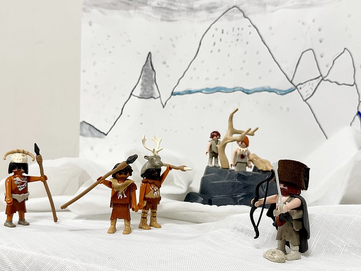 Playmobil-Figuren auf weißem Hintergrund