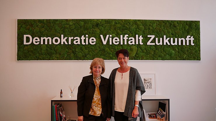 v.l. die israelische Botschafterin Tayla Lador-Fresher und Frau Landtagspräsidentin Sonja Ledl-Rossmann