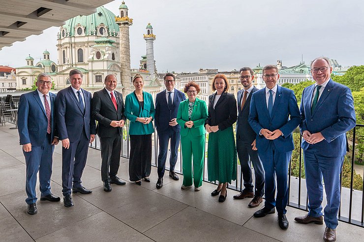 Im Rahmen der LandesenergiereferentInnenkonferenz in Wien bekräftigten die Bundesländer ihr gemeinsames Bekenntnis zu den nationalen Energie- und Klimazielen.