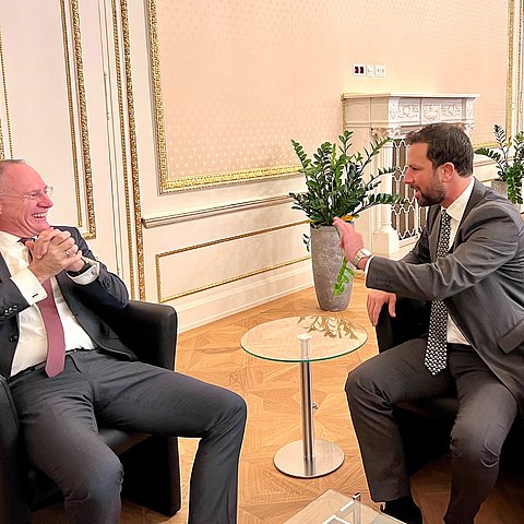 LHStv Georg Dornauer im Gespräch mit Innenminister Gerhard Karner.