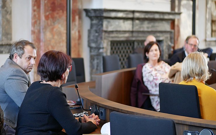 © Landtagsdirektion Tirol/Oswald Abgeordnete aller Landtagsfraktionen beteiligten sich an der Diskussion.