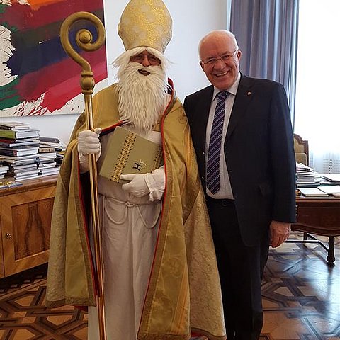 Heiliger Nikolaus und LTP van Staa