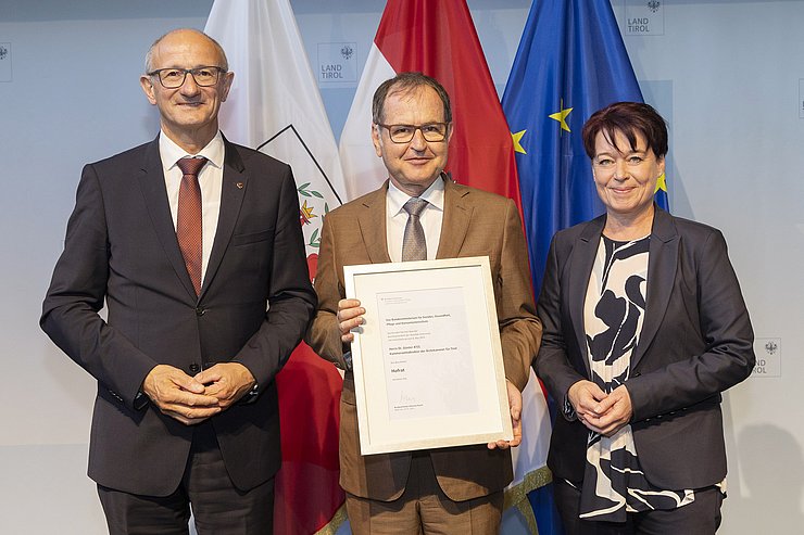 © Land Tirol/Die Fotografen Drei Menschen auf einem Foto.