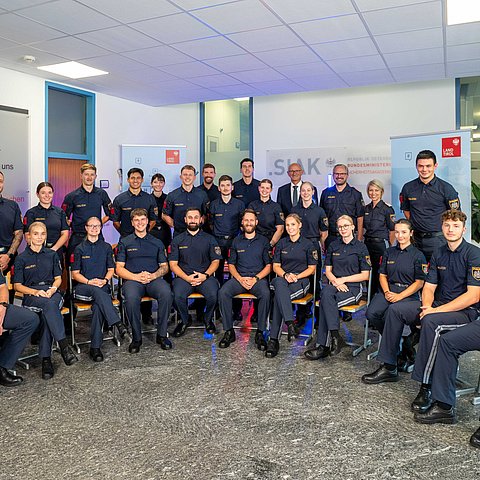 Ein Gruppenbild einer Klasse von Polizeischülerinnen und -schüler.