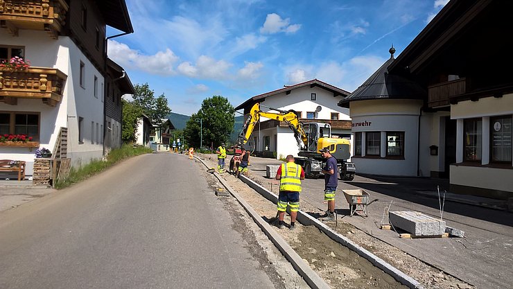 B 199 Ortsduchfahrt Schattwald - Randsteinarbeiten 