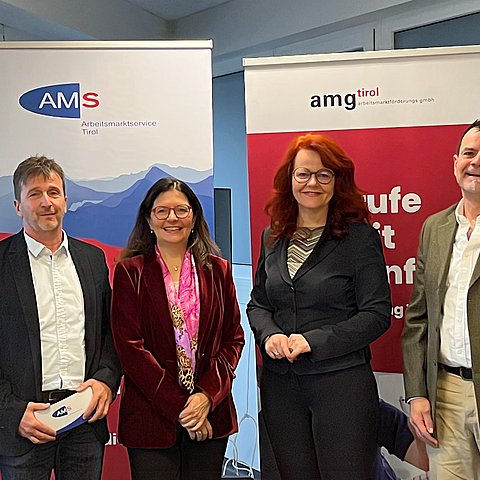 v.l. Bernhard Pichler (Leitung Service für Unternehmen, AMS Tirol), Bernadette Kendlbacher (Geschäftsführerin amg-tirol), LRin Cornelia Hagele, Markus Moosbrugger (Fachreferent Pflegestiftung).