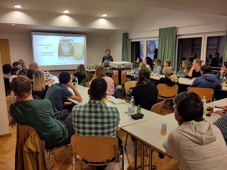 © Klimarat KLAR!Kaunergrat Menschen in einem Seminarraum