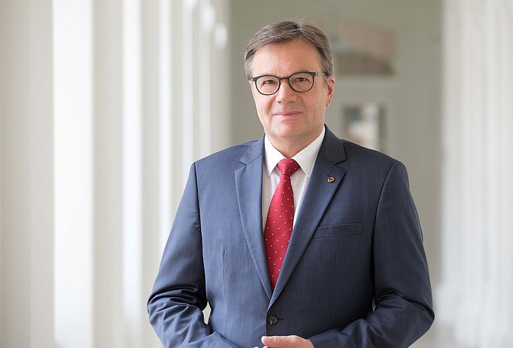 LH Günther Platter: "Gerade auch in der anhaltenden Corona-Pandemie leistet die Landesverwaltung seit nunmehr bald zwei Jahren täglich Enormes."