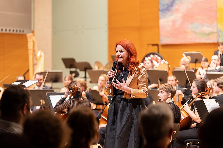 „Eine Woche voller harter Arbeit, aber auch eine Woche voller Spaß. Beim Abschlusskonzert bringt die Orchesterakademie das Ergebnis auf die große Bühne“, so LRin Hagele. 