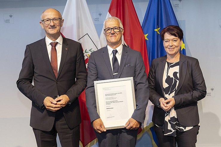 © Land Tirol/Die Fotografen Drei Menschen auf einem Foto.