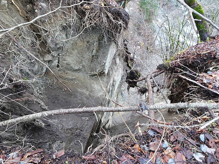© Land Tirol Neuer Ausbruchsbereich von oben mit Blick auf die Sturzbahn und die Landesstraße