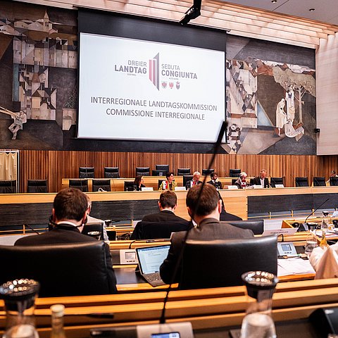 Die Sitzung der Interregionalen Landtagskommission fand heute Vormittag in Bozen statt.