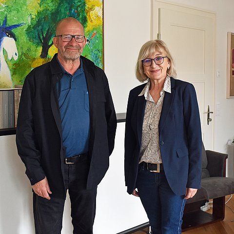 LRin Palfrader und Künstler Veltman, nebeneinander