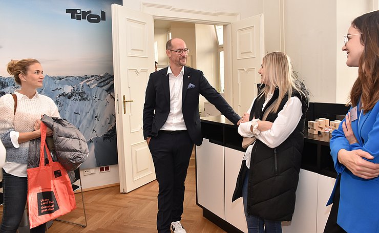 LR Mario Gerber hatte mit seinen BesucherInnen viel zu besprechen.