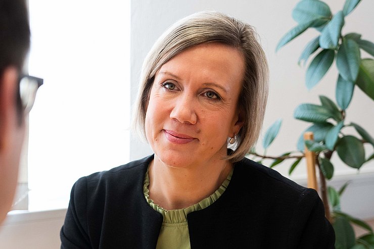 © Landtagsdirektion Tirol/Christanell Landesvolksanwältin Doris Winkler-Hofer kommt mit ihrem Team in die Bezirke.