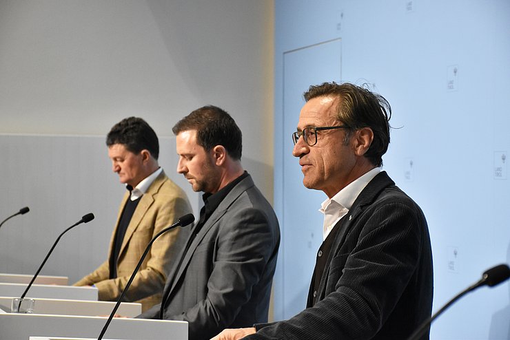 © Land Tirol/Brandhuber Portrait Magreiter bei PK redend