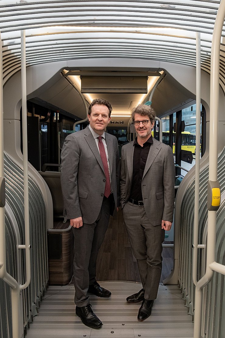 Zumtobel und Jug im Bus