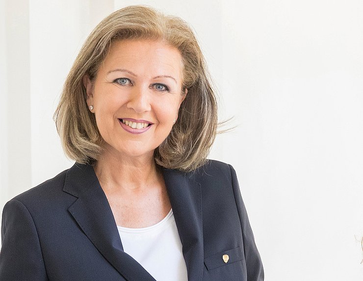 Landesrätin Zoller-Frischauf: „Allen jungen Rednerinnen und Rednern, die sich der Herausforderung Jugendredewettbewerb gestellt haben, spreche ich ein großes Lob und meinen Respekt für ihr Engagement und ihre spannenden Beiträge zu gesellschaftlich kontroversen Themen aus. Der Jugendredewettbewerb ist für die Teilnehmerinnen und Teilnehmer ein großer Gewinn, auch für ihre persönliche Entwicklung.“