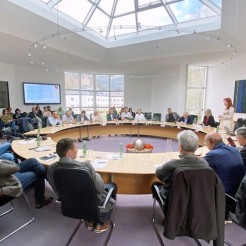 Aufnahme des Sitzungssaals im Stadtamt Landeck.