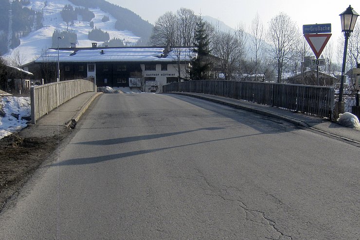 Belagsschäden an der alten Hüttwirtsbrücke 02.03.2011