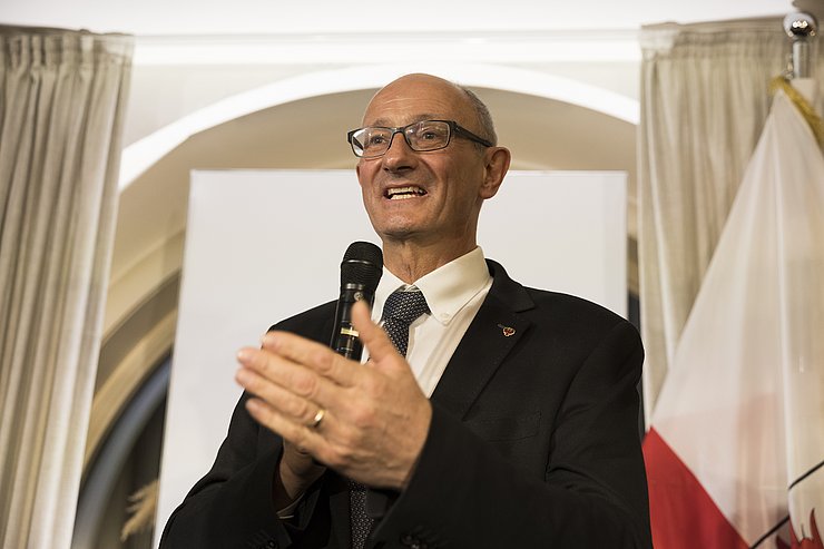 © Land Tirol/Sedlak LH Anton Mattle hob in seiner Rede die sportlichen Höchstleistungen bei den Hahnenkamm-Rennen hervor.