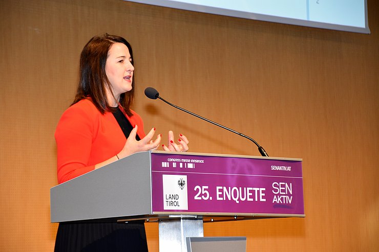 © Land Tirol/Gerzabek Seniorenlandesrätin Astrid Mair: „Die Rolle der Freiwilligentätigkeit älterer Menschen spielt durch die demografische Entwicklung und die Notwendigkeiten in unserer Gesellschaft eine immer wichtigere Rolle.“