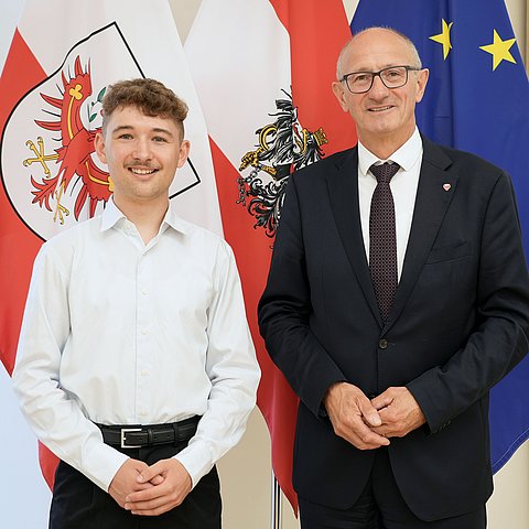 Landeshauptmann Anton Mattle begrüßte den neuen ÖH-Vorsitzenden Julian Herb im Landhaus und gratulierte ihm persönlich zur Wahl.