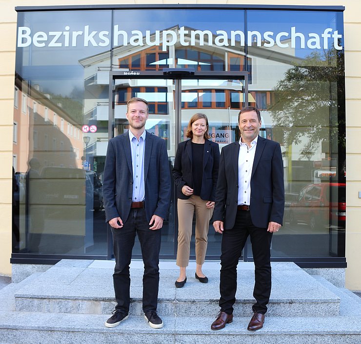 © BH Imst/Gastl Gruppenfoto vor der BH