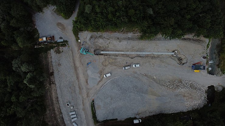 Die Transportleitung wird verlegt - Stahlbetonrohr DN 1000