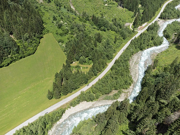 Drohnenaufnahme von Straße
