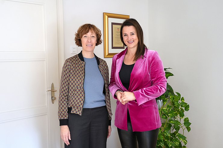 © Land Tirol/Krepper LRin Astrid Mair und Jugendbeirats-Vorsitzender Martina Steiner