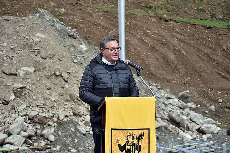 © Land Tirol/Pichler LH Platter: " Um die Versorgungssicherheit für die Bevölkerung sowie die Sicherheit für die Verkehrsteilnehmenden sicherzustellen, investieren wir 11,6 Millionen Euro in die Neuerrichtung der Mellitzgraben- und Moosergrabengalerie an der L 25 Defereggentalstraße.“ © Land Tirol/Pichler