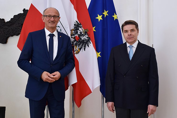 Landeshauptmann Mattle mit dem slowenischen Botschafter Aleksander Geržina 