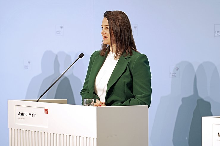 © Land Tirol/Neuner Mair bei PK sprechend