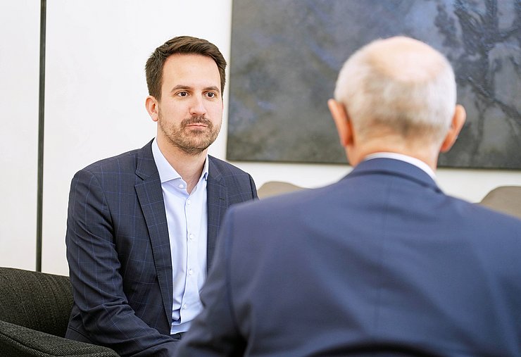 BM Wiederkehr wurde von LH Mattle über den aktuellen Stand in Tirol zum Recht auf Kinderbildung und Kinderbetreuung informiert. 