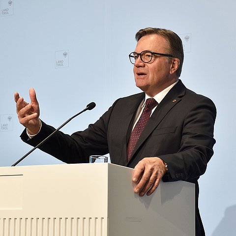 Landeshauptmann Günther Platter am Rednerpult