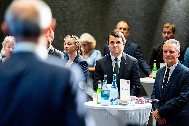 © Land Tirol/Christanell BH Berek und BH Platzgummer bei Festrede von LH Mattle