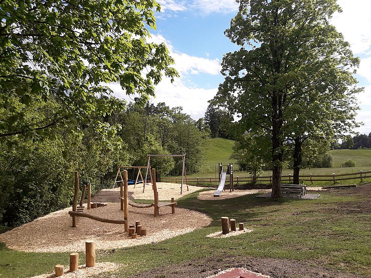 © Land Tirol Der neue Spielplatz im Bereich des sogenannten MU-Strandes an der Westseite des Reintalersees bietet eine attraktive Ergänzung für einen Badetag am See.