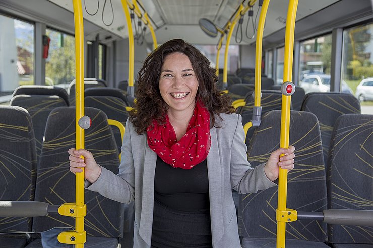 © VVT/Hetfleisch LHStvin Ingrid Felipe in einem Autobus.