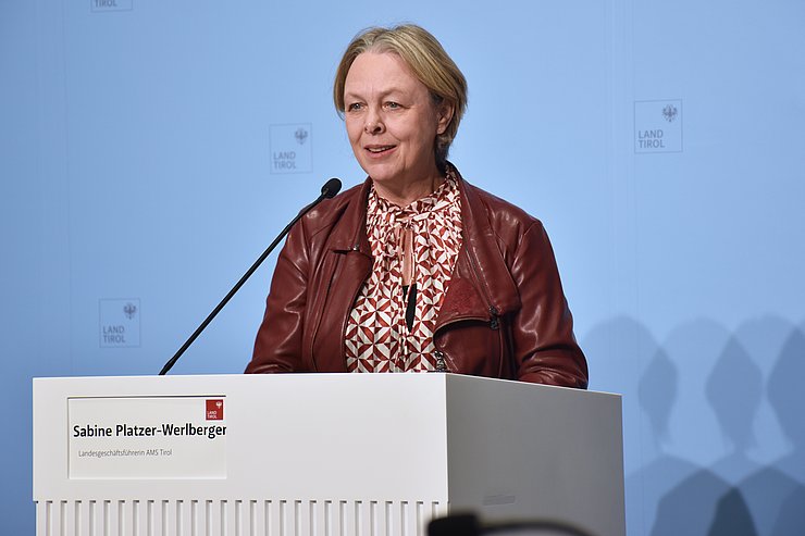 GFin Platzer-Werlberger beim Sprechen am Rednerpult