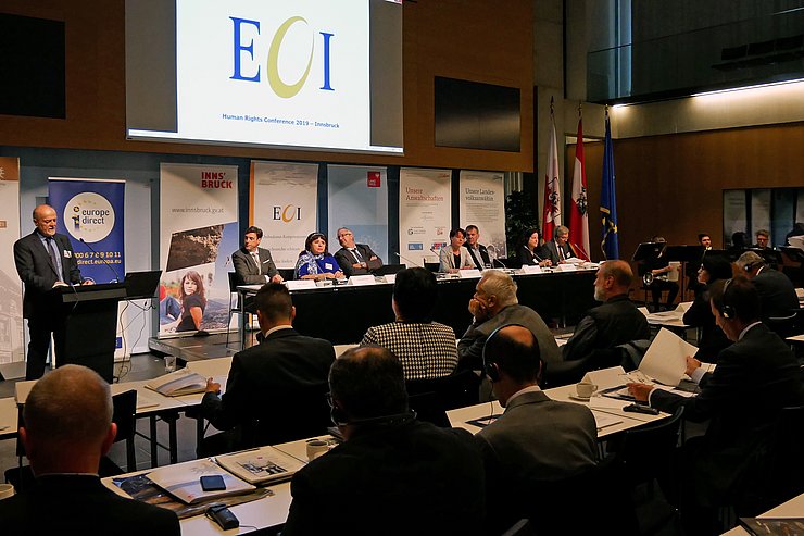 Die Menschenrechtskonferenz fand im Großen Saal des Innsbrucker Landhauses statt.