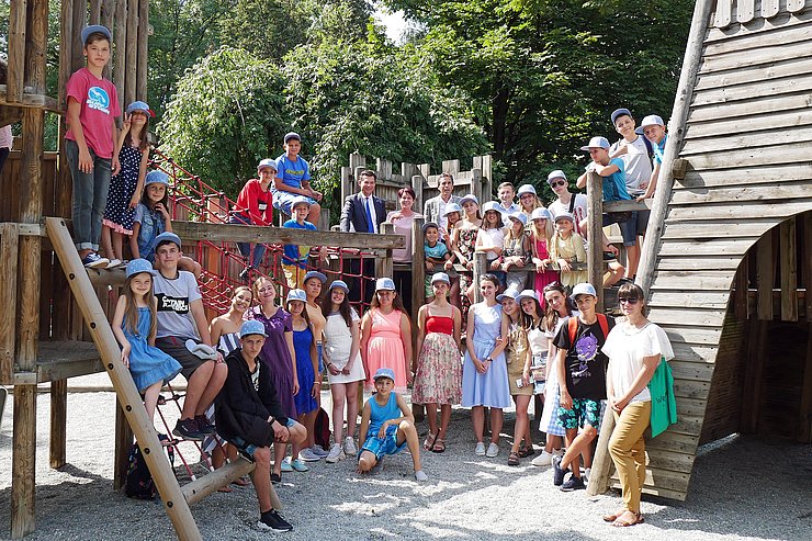 © Landtagsdirektion/Oswald Das Treffen fand am Spielplatz im Innsbrucker Hofgarten statt.
