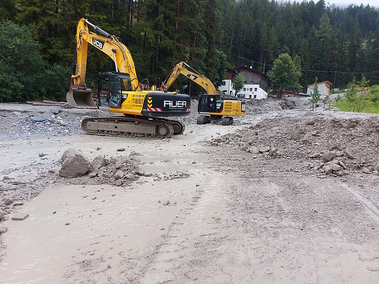 © Wildbach- und Lawinenverbauung Bagger in vermurtem Flussbett