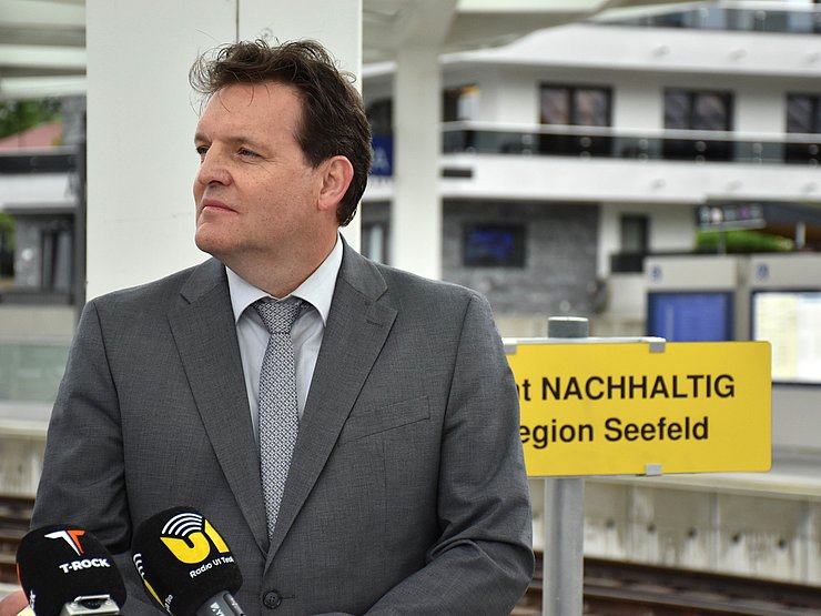 © Land Tirol/Rosner Zumtobel bei Pressekonferenz