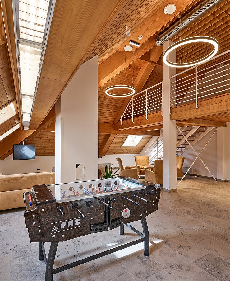 © Günter Richard Wett Aufenthaltsraum mit Tischfußball