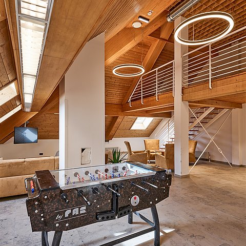 Aufenthaltsraum mit Tischfußball 