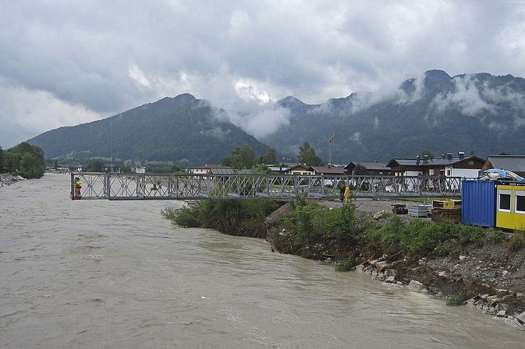 Einbau der Fußgängerbehelfsbrücke 25.06.2013